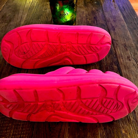 UGG Sport Yeah Hot Pink Slides SZ 9 - Picture 3 of 3